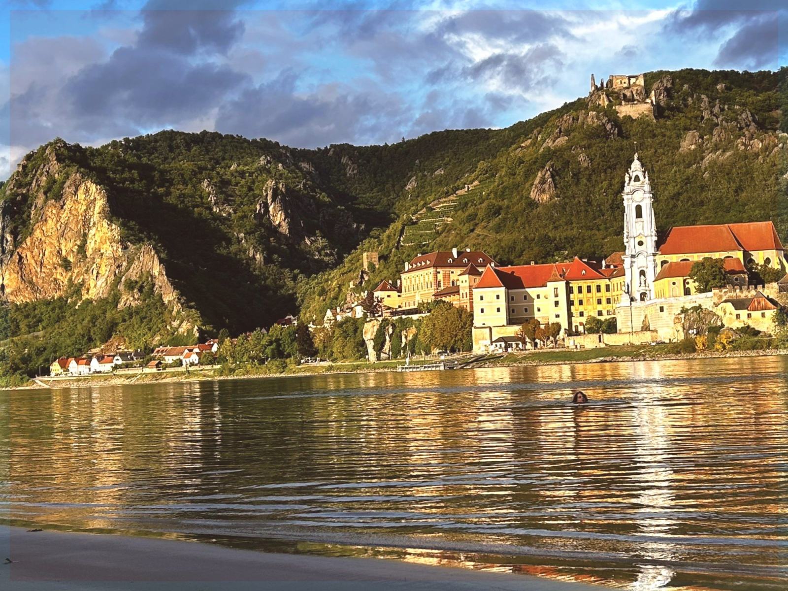 Dürnstein an der Donau im Abendlicht